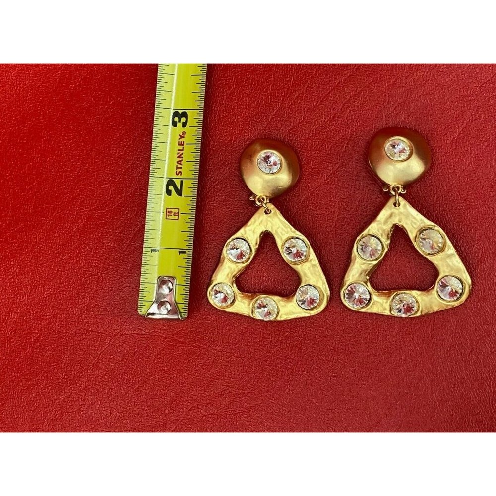 Vintage Norma Jean Large Triangle Etruscan Rivoli Matte Gold Tone Clip Earrings - Picture 7 of 8